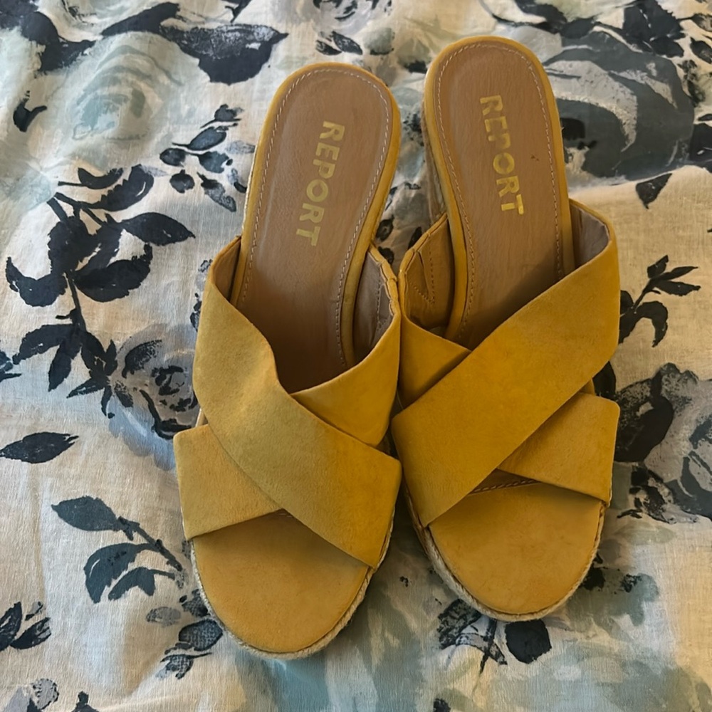 Report Mustard Yellow Faux Suede Wedges - Sz 7.5
